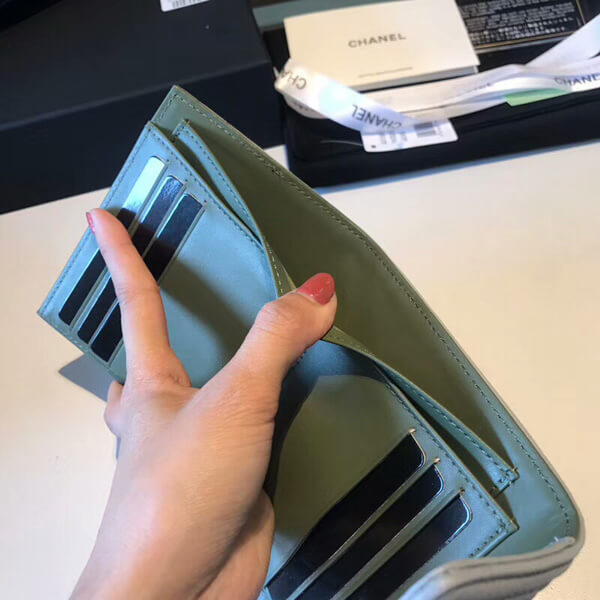 上品綺麗な2018最新シャネルボーイキャビア折りたたみ財布