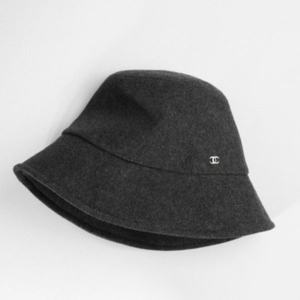 黒の鞄やコートに合わせて可愛い◎シャネル ハット帽子 グレー AA7847 B06573 NF102