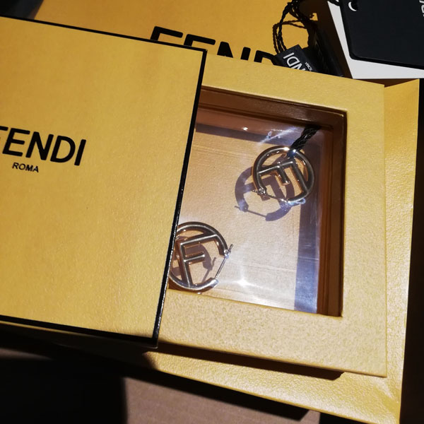 FENDI フェンディ ファーストピアス Fロゴ ズッカロゴ GP 箱付 送料無料 質屋 神戸つじの : 230322 : つじの質店神戸本店 -  通販 - Yahoo!ショッピング