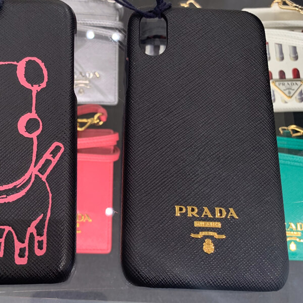 PRADAプラダ定番 iPhone X/ XSサフィアーノレザーカバー ゴールドロゴ 1ZH058