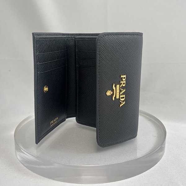 韓国の人気【プラダ】サフィアーノ 偽物レザー 三つ折り 財布